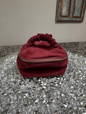Women's Burgundy Scrunch Handle Cosmetic Pouch EUC